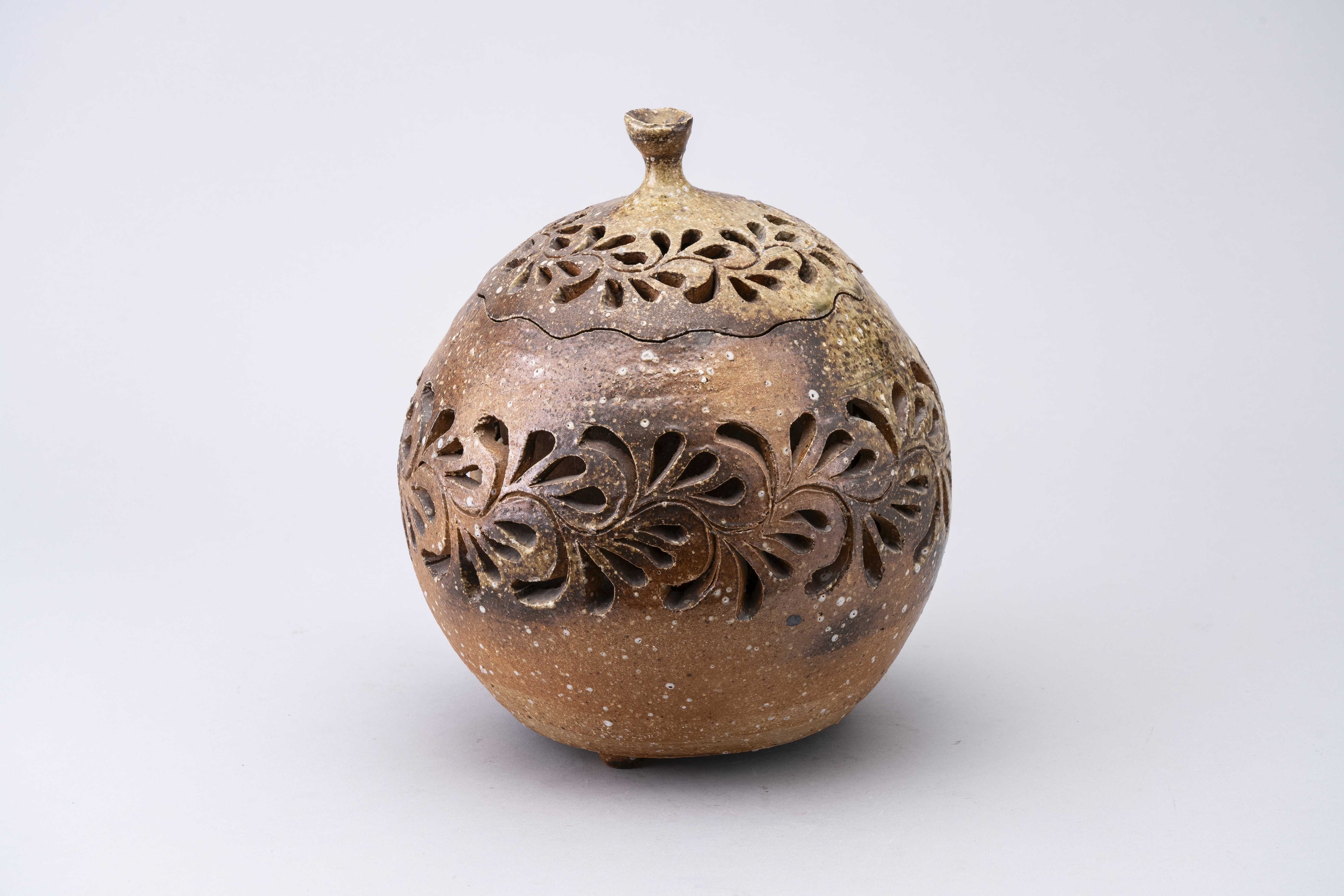Mihō Mitoma Openwork Mizusashi